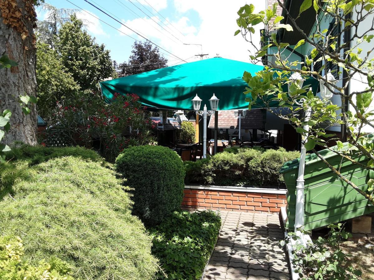 St Hubertus Panzio Bed & Breakfast Heviz Bagian luar foto